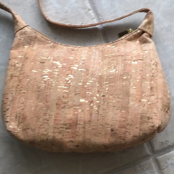 Handbags - NWOT Beautiful Cork Bag with Gold Fleck ⭐️⭐️⭐️